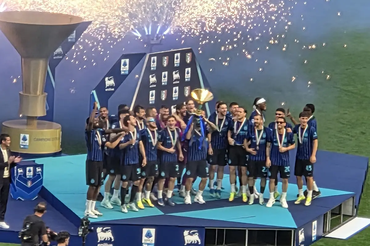 Inter blocked by Verona but San Siro celebrates the double