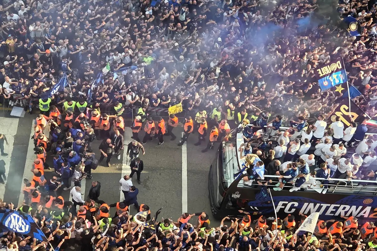LIVE - The big Inter party! Nerazzurri delirium, 400 thousand for the double!