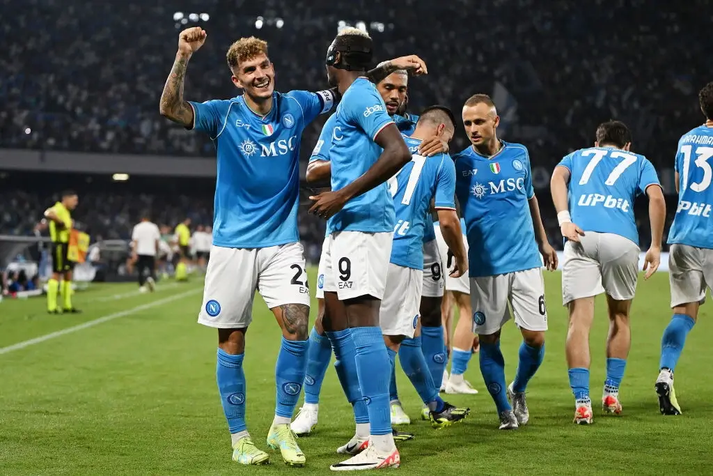 Serie A: Juventus draws 1-1, Napoli triumphs 2-0. Fiorentina's 2-0 lead turns 2-2, Genoa stuns Lazio 1-0. Italian football's surprises continue.