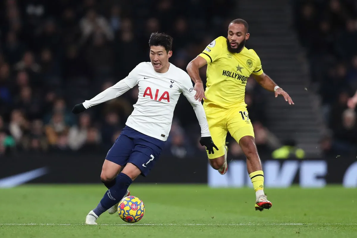 The second day of the first round of the Premier League features two exciting draws between Liverpool-Chelsea and Tottenham-Brentford 