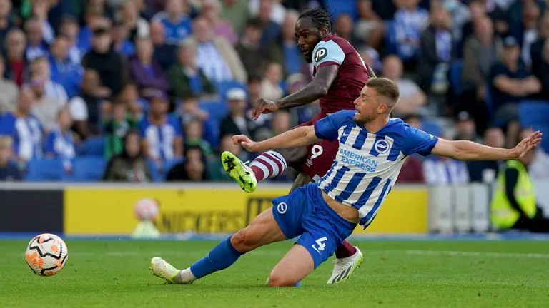 A day full of surprises in the Premier League, with the top of the class locked in draws or defeats and City poised to rise to the top of the table if they win