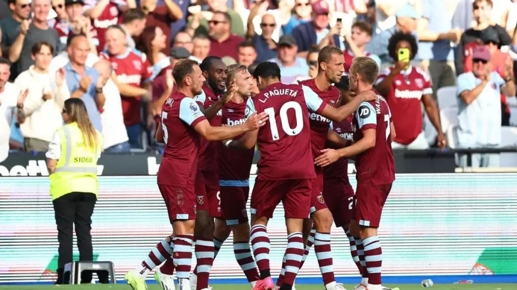 West Ham triumphs in London derby