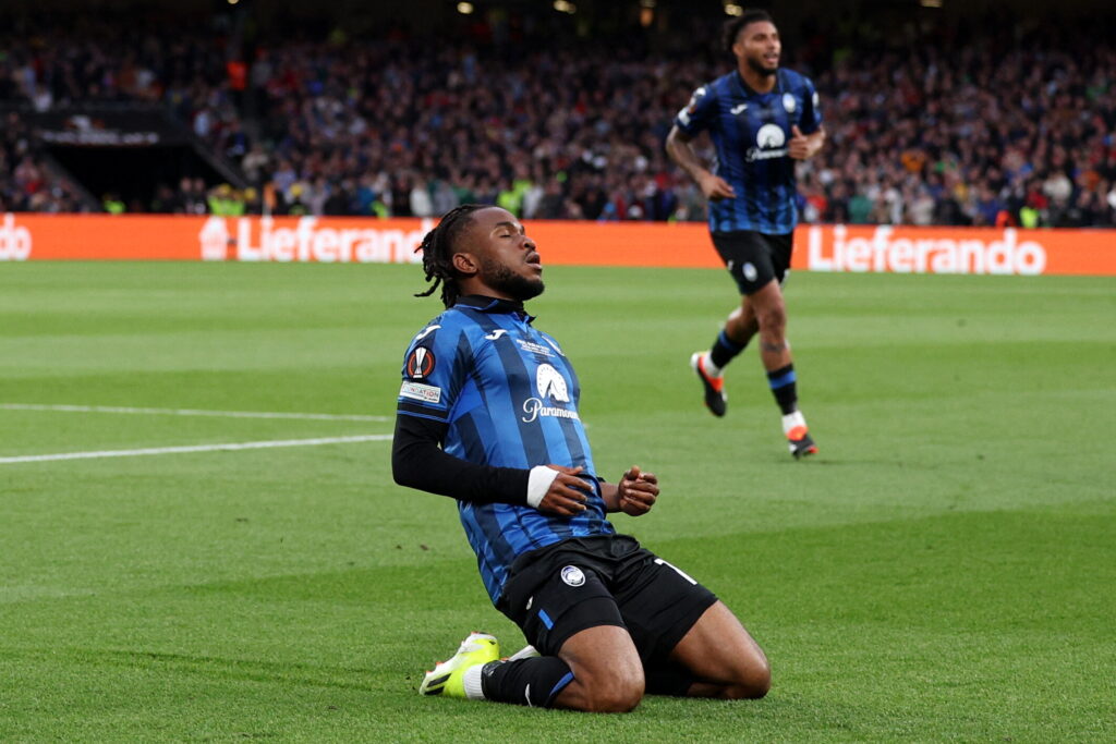 Atalanta won an international trophy for the first time in its history vs the German champions, unbeaten for 51, thanks to a clear 3-0 win signed by Lookman