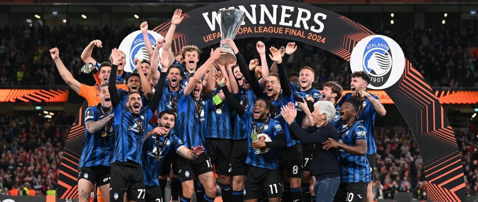 Atalanta won an international trophy for the first time in its history vs the German champions, unbeaten for 51, thanks to a clear 3-0 win signed by Lookman