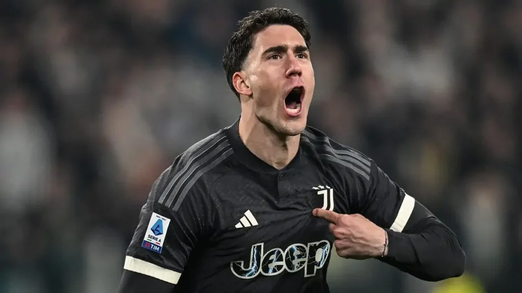 Juventus e Milan valutano uno scambio tra Vlahović e Thiaw: richieste tecniche, valore di mercato e strategie dei due club in vista della nuova stagione.